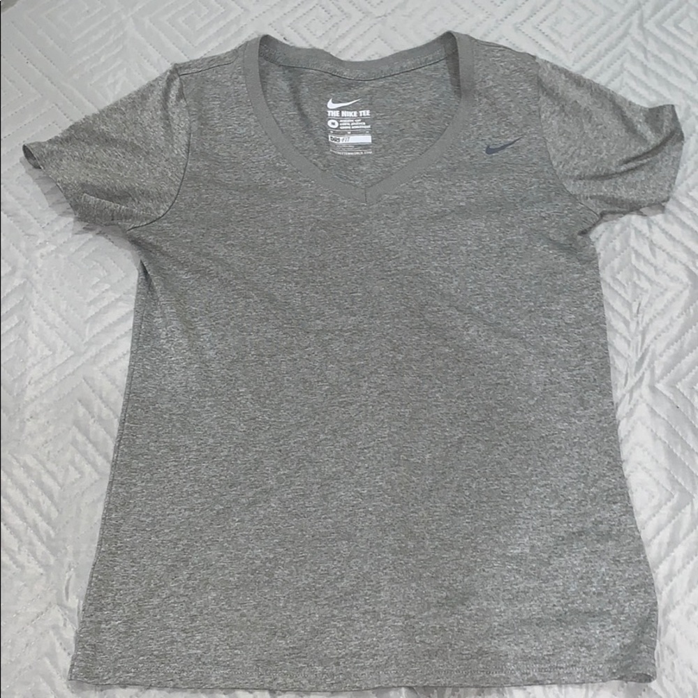 MEDIUM GREY NIKE DRI-FIT TEE
